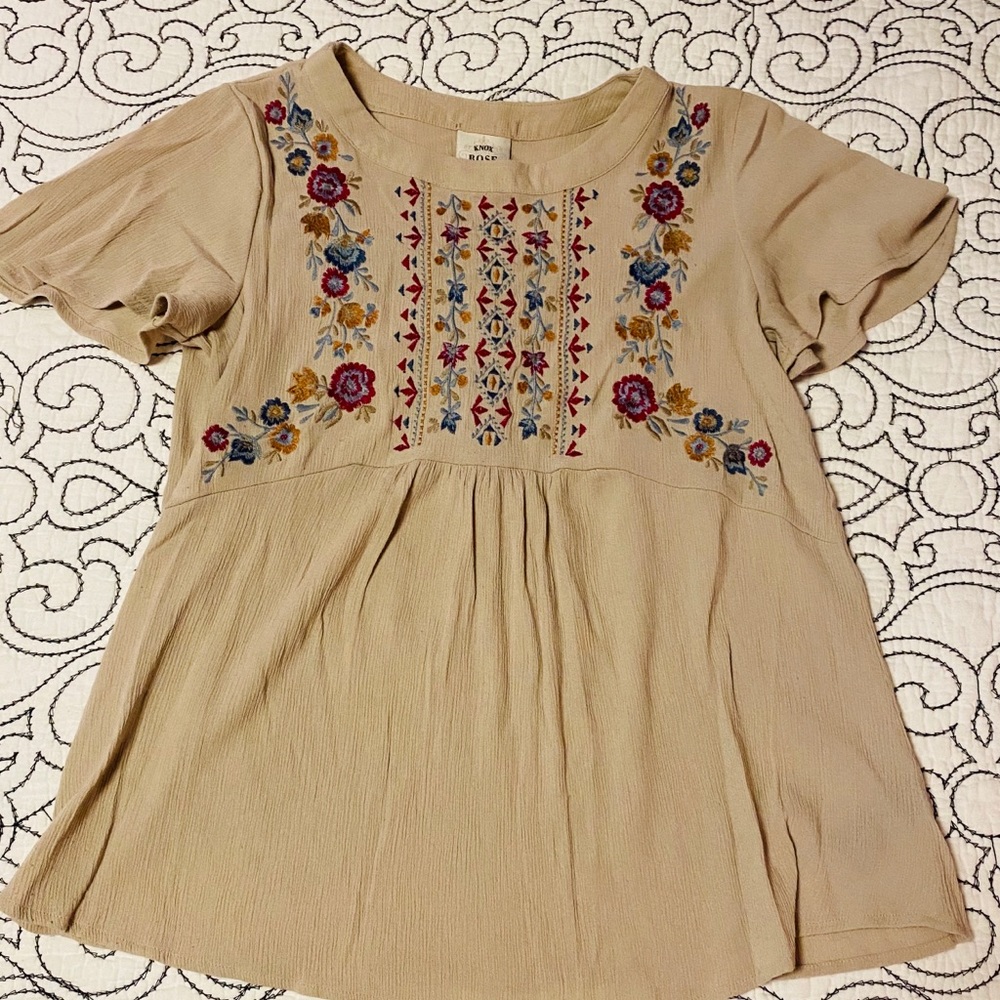 Knox Rose Embroidered shirt. sz S
